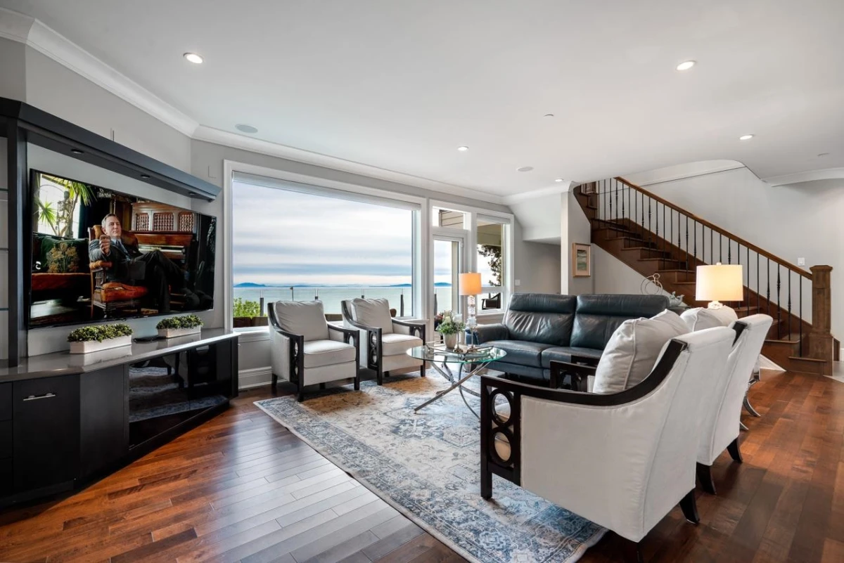Dining Area Photo of 1266 Everall Street, White Rock, BC