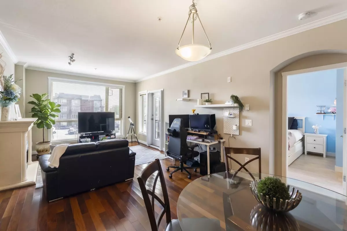 Dining Area Photo of 320 2628 Maple Street, Port Coquitlam, BC