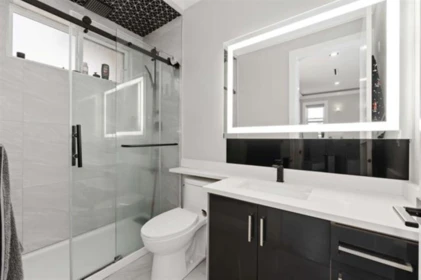 Guest Bathroom Photo of 32235 Pineview Avenue, Abbotsford, BC