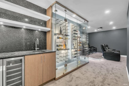 Entry Foyer Photo of 929 Canyon Boulevard, North Vancouver, BC
