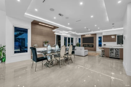 Kitchen Island Photo of 929 Canyon Boulevard, North Vancouver, BC