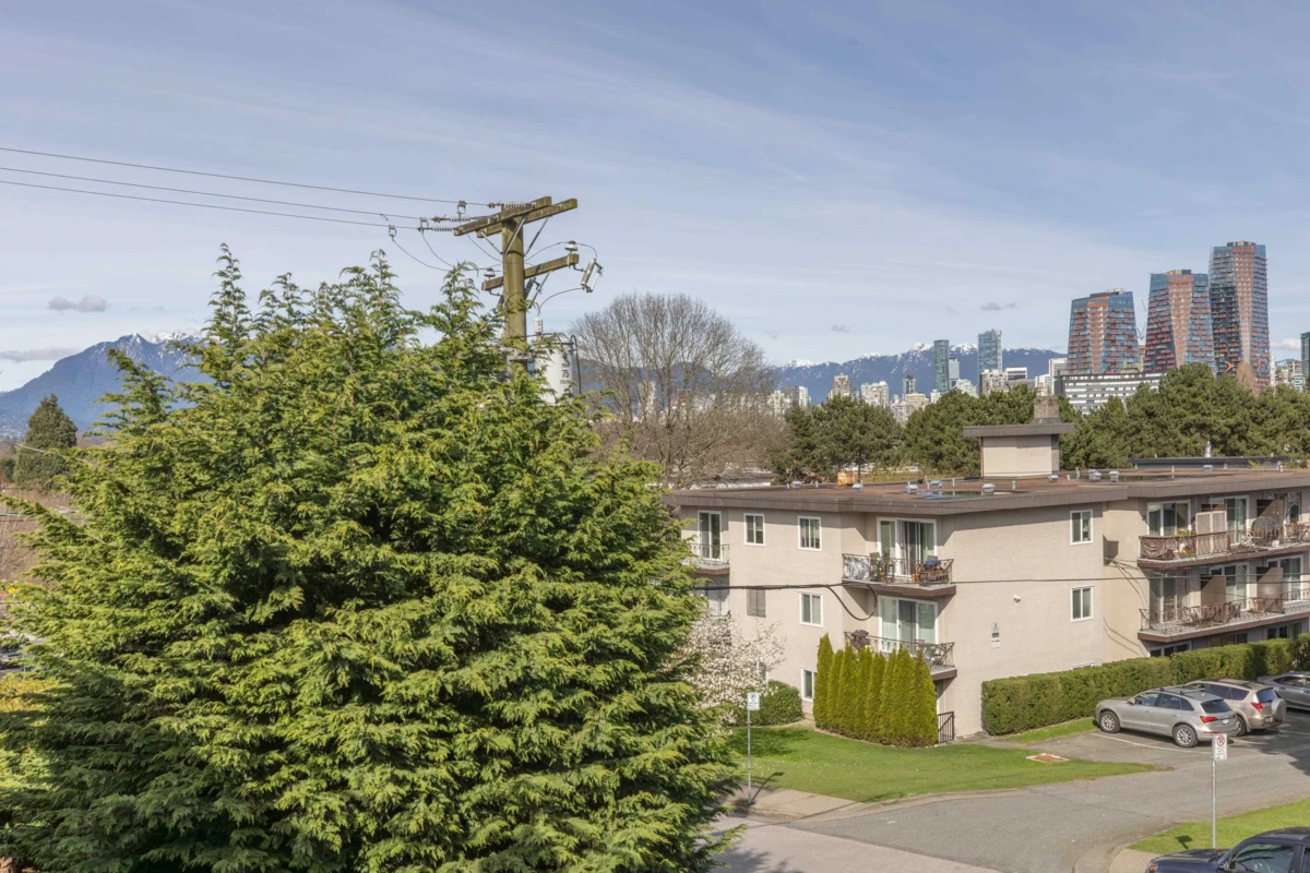 Family Room Photo of 303 2125 W 2nd Avenue, Vancouver, BC