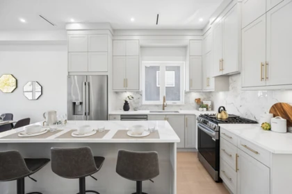 Guest Bathroom Photo of 1 1005 E 55th Avenue, Vancouver, BC