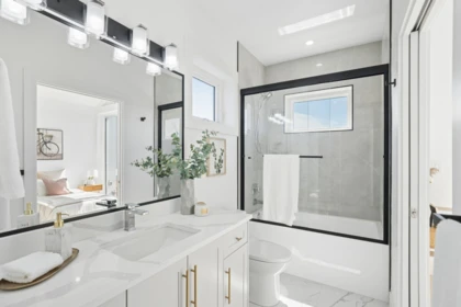 Hot Tub / Spa Photo of 1 1005 E 55th Avenue, Vancouver, BC