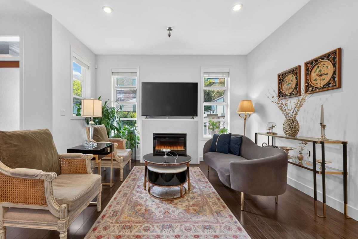 Dining Area Photo of 621 14th Street, West Vancouver, BC