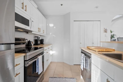 Kitchen Photo of 404 888 W 13th Avenue, Vancouver, BC
