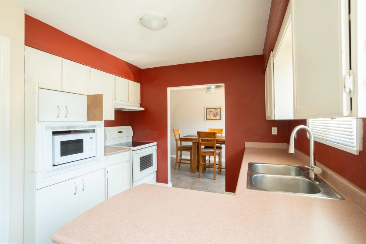Dining Area Photo of 2930 Sefton Street, Port Coquitlam, BC