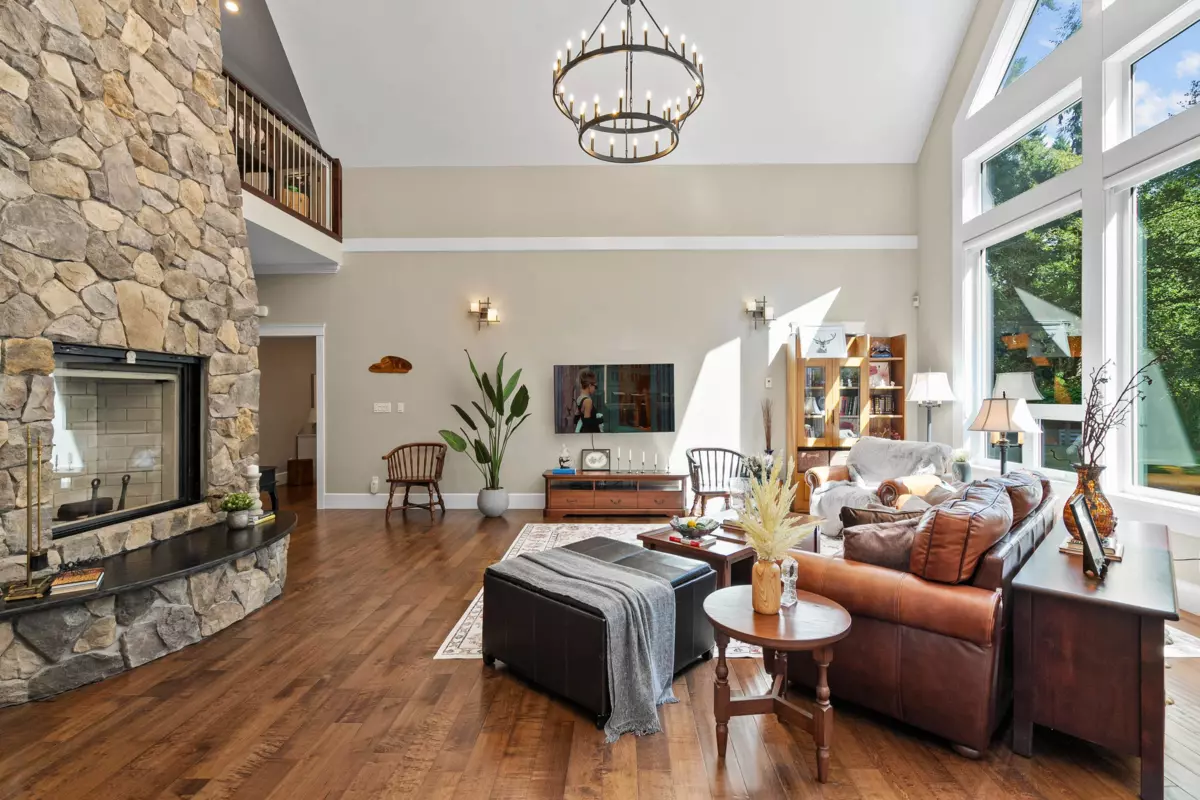 Family Room Photo of 2732 Northcrest Drive, Surrey, BC