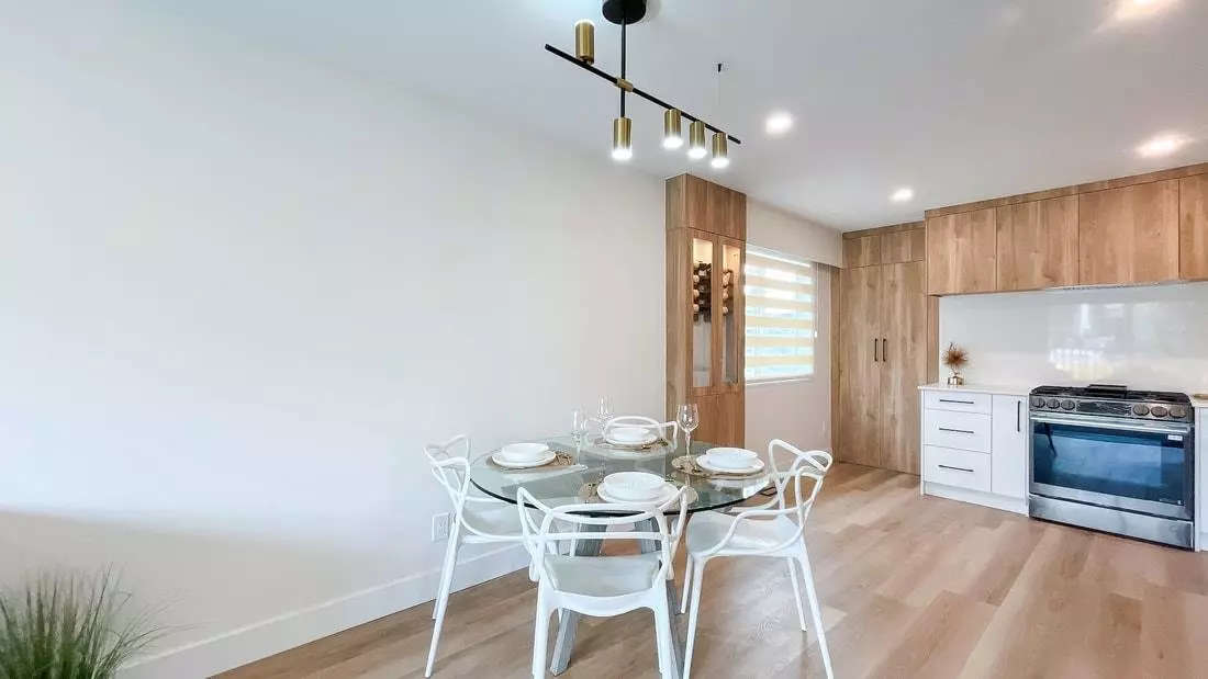 Dining Area Photo of 320 E 57th Avenue, Vancouver, BC