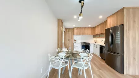 Breakfast Nook Photo of 320 E 57th Avenue, Vancouver, BC
