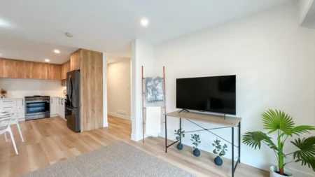 320 E 57th Avenue, Vancouver, BC, Vancouver — Single Family Residence for sale