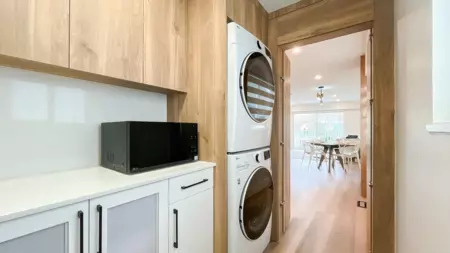Primary Bedroom Photo of 320 E 57th Avenue, Vancouver, BC