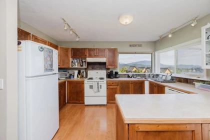 Breakfast Nook Photo of 710 Gibsons Way, Gibsons, BC