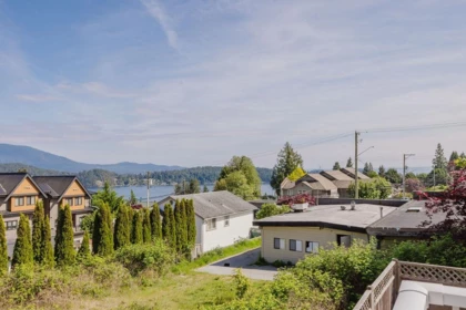 710 Gibsons Way, Gibsons, BC, Gibsons — Single Family Residence for sale