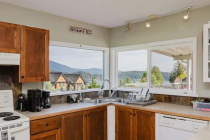 Kitchen Island Photo of 710 Gibsons Way, Gibsons, BC