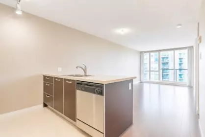 Kitchen Photo of 3303 9981 Whalley Boulevard, Surrey, BC