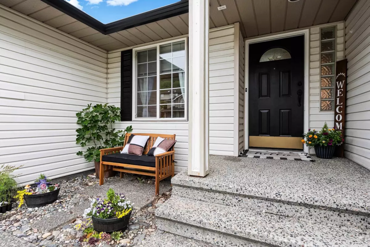 Living Room Photo of 46733 Sylvan Drive, Chilliwack, BC
