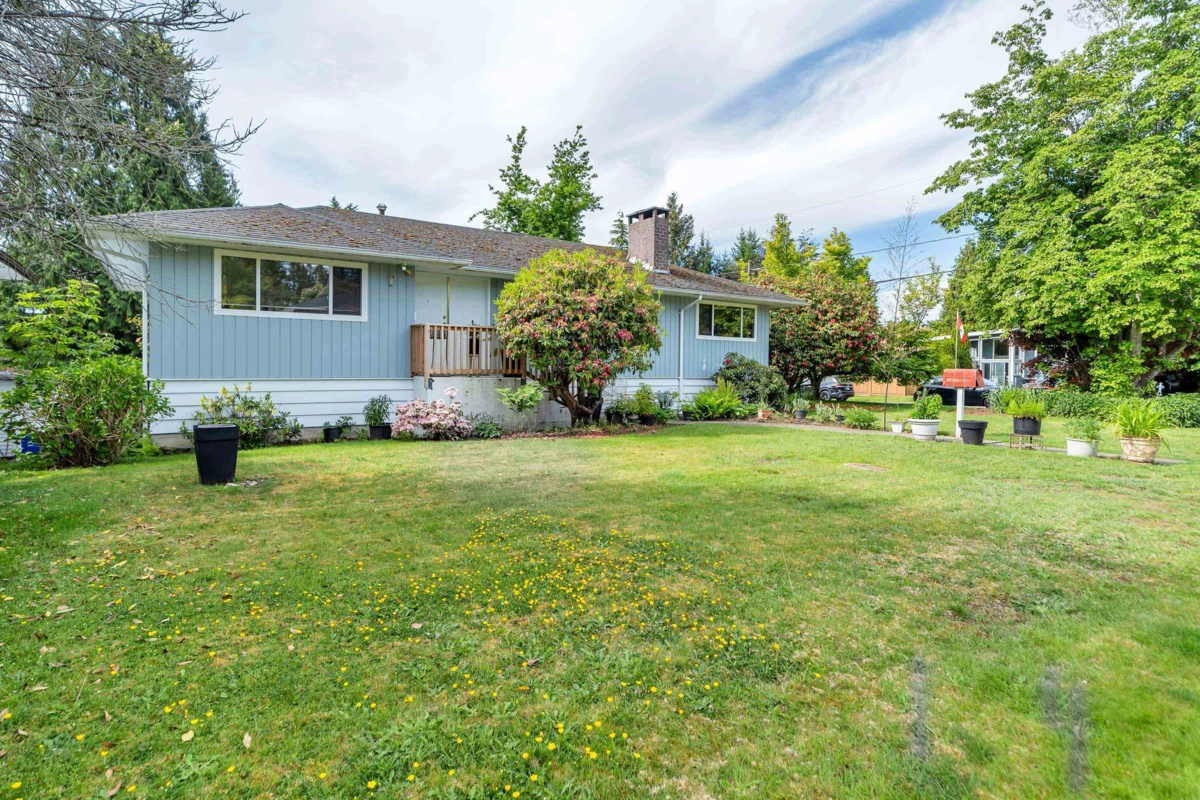 Family Room Photo of 13890 Blackburn Avenue, White Rock, BC
