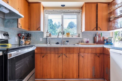 Breakfast Nook Photo of 13890 Blackburn Avenue, White Rock, BC
