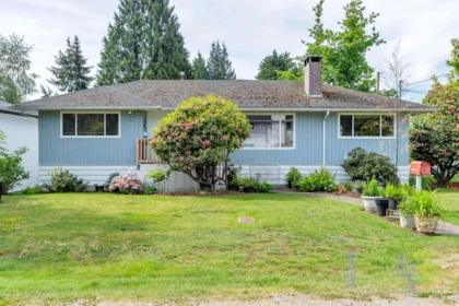 Living Room Photo of 13890 Blackburn Avenue, White Rock, BC