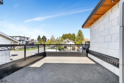 Hallway Photo of 13362 87b Avenue, Surrey, BC