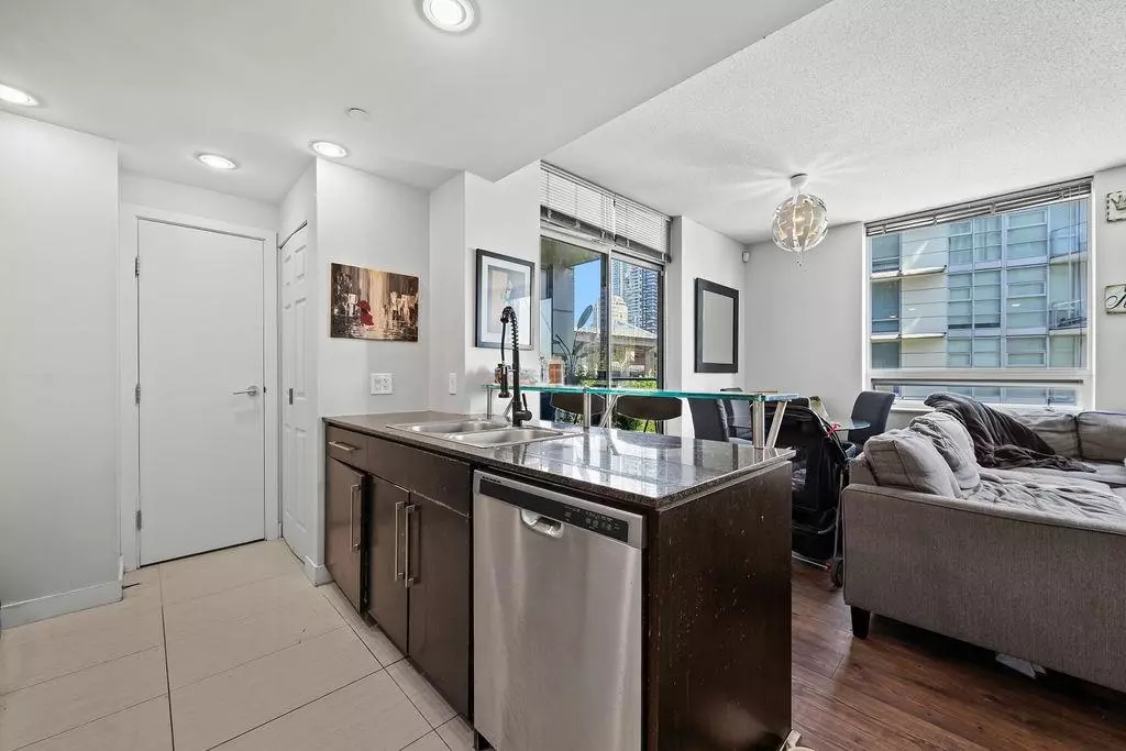 Living Room Photo of 806 633 Kinghorne Mews, Vancouver, BC
