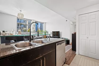 Kitchen Island Photo of 806 633 Kinghorne Mews, Vancouver, BC