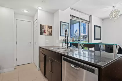 Kitchen Photo of 806 633 Kinghorne Mews, Vancouver, BC