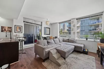 Walk-In Closet Photo of 806 633 Kinghorne Mews, Vancouver, BC