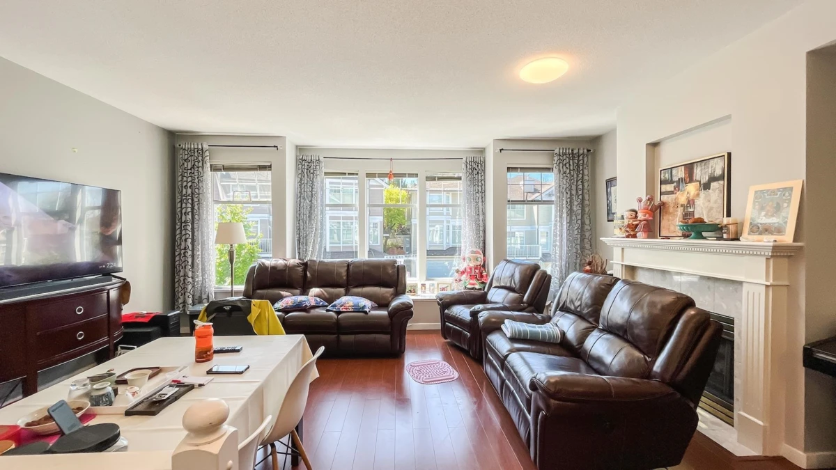 Dining Area Photo of 60 5950 Oakdale Road, Burnaby, BC