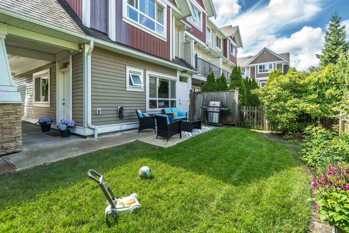 Living Room Photo of 24 7298 199a Street, Langley, BC