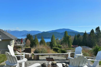 Outdoor Deck Photo of 605 Woodland Avenue, Gibsons, BC