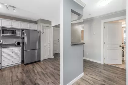 209 33480 George Ferguson Way, Abbotsford, BC, Abbotsford — Apartment/Condo for sale