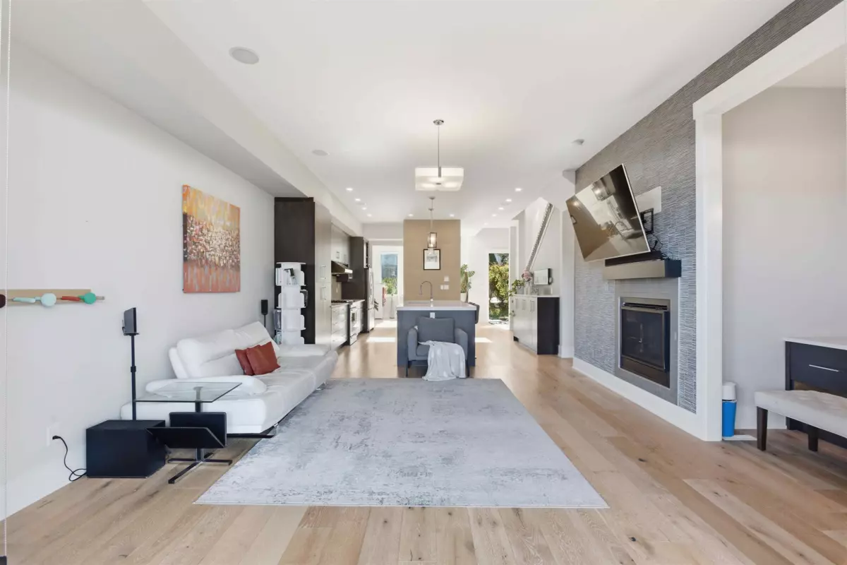 Living Room Photo of 15871 28 Avenue, Surrey, BC