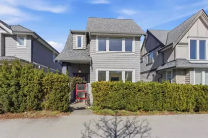 Front Yard Photo of 15871 28 Avenue, Surrey, BC