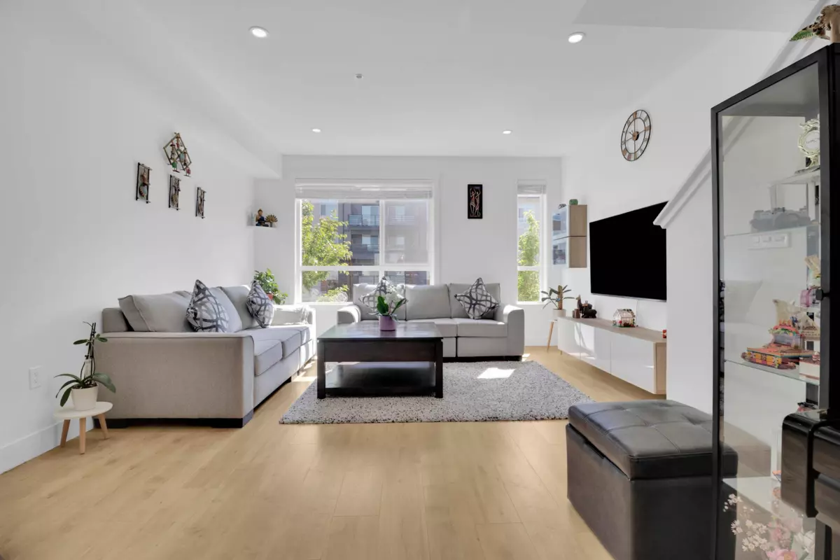 Living Room Photo of 3 19935 75a Avenue, Langley, BC