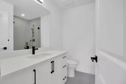 Guest Bathroom Photo of 3 19935 75a Avenue, Langley, BC