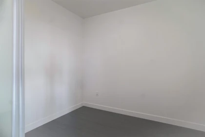 Walk-In Closet Photo of 1705 608 Belmont Street, New Westminster, BC