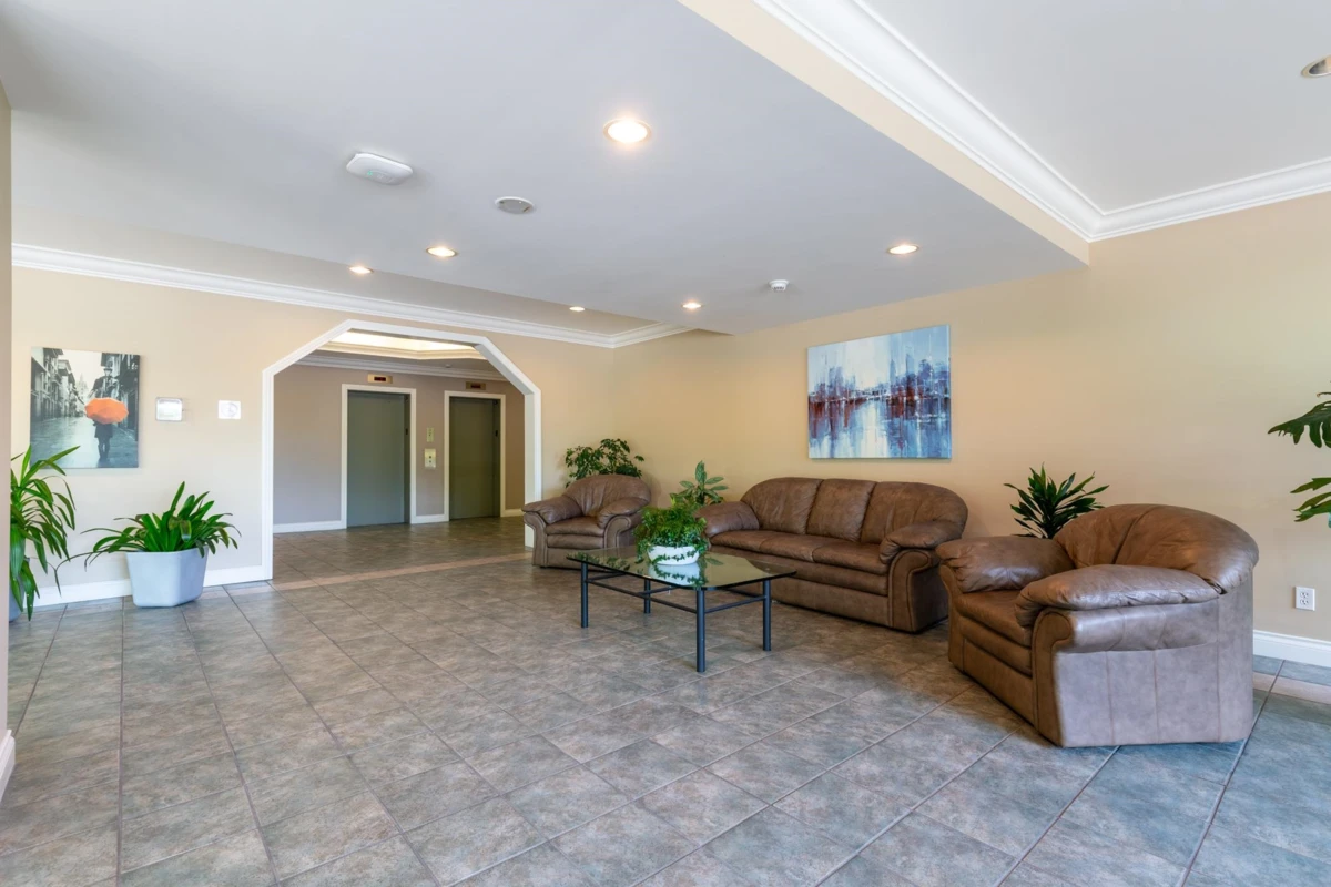 Family Room Photo of 905 15030 101 Avenue, Surrey, BC