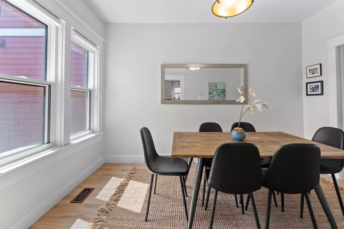 Dining Area Photo of 178 E King Edward Avenue, Vancouver, BC