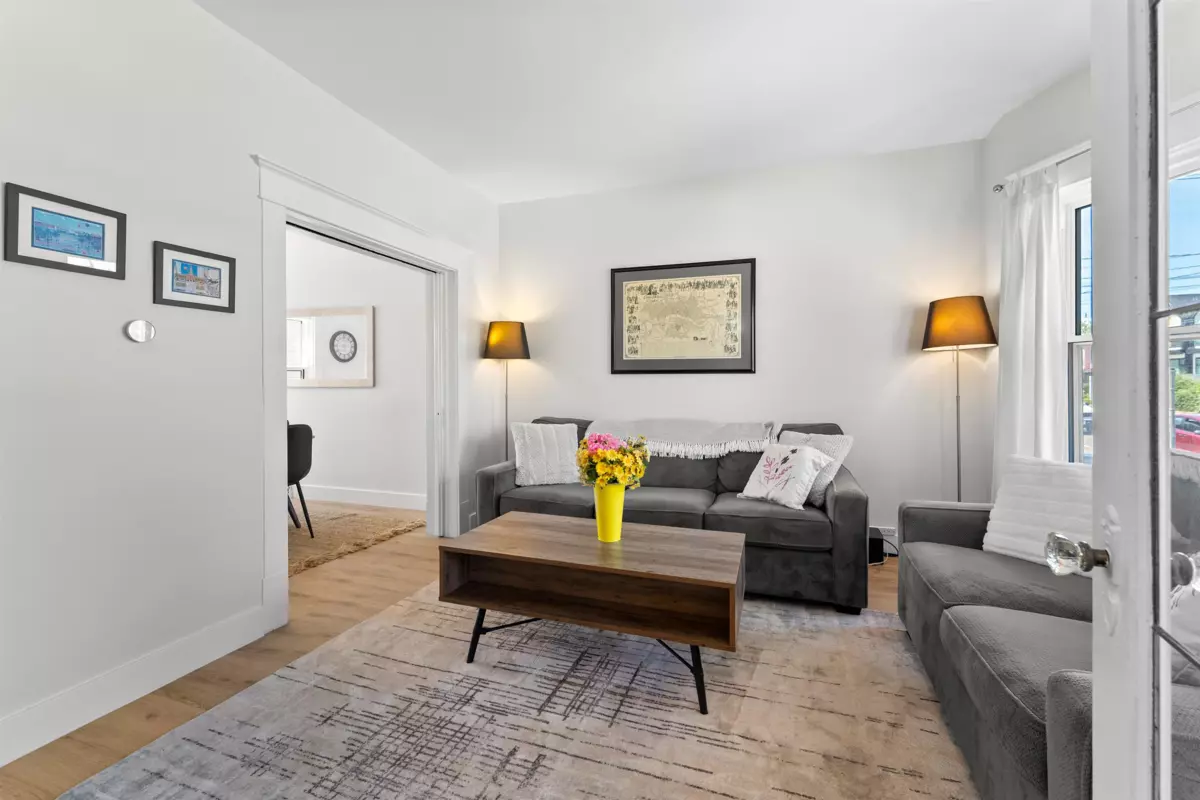 Living Room Photo of 178 E King Edward Avenue, Vancouver, BC