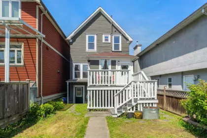 Hot Tub / Spa Photo of 178 E King Edward Avenue, Vancouver, BC
