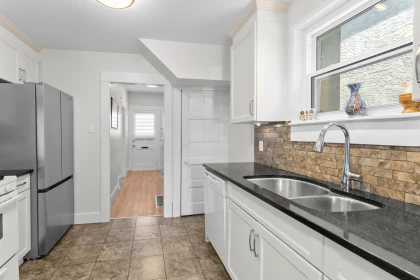 Primary Bathroom Photo of 178 E King Edward Avenue, Vancouver, BC