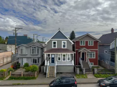 Swimming Pool Photo of 178 E King Edward Avenue, Vancouver, BC
