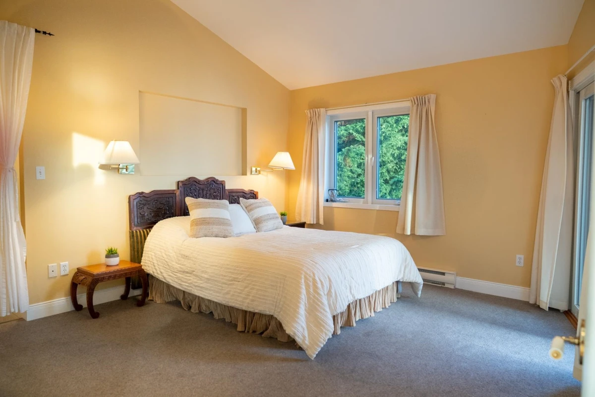 Guest Bathroom Photo of 37189 Schooner Way, Pender Island, BC