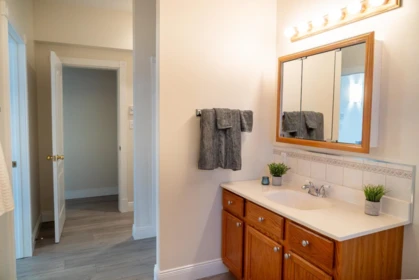 Hallway Photo of 37189 Schooner Way, Pender Island, BC