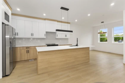 Kitchen Island Photo of 32515 Higginbottom Court, Mission, BC