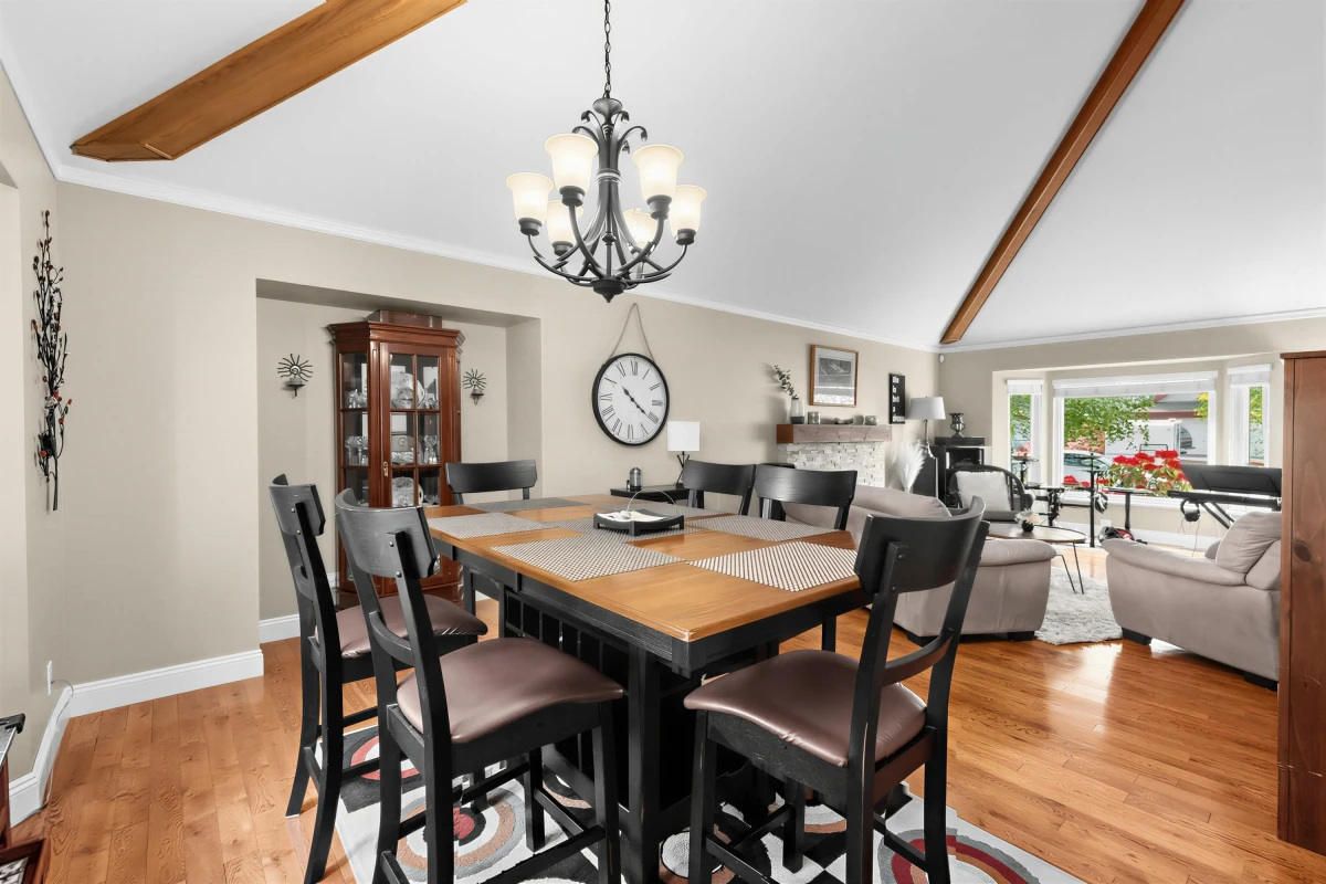 Living Room Photo of 16279 79 Avenue, Surrey, BC