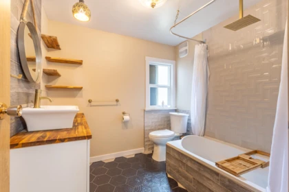 Walk-In Closet Photo of 20 1416 North Road, Gibsons, BC