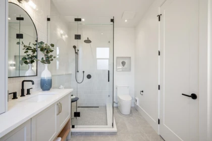 Powder Room Photo of 101 13711 16 Avenue, Surrey, BC